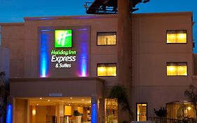 Holiday Inn Express Woodland Hills 3*